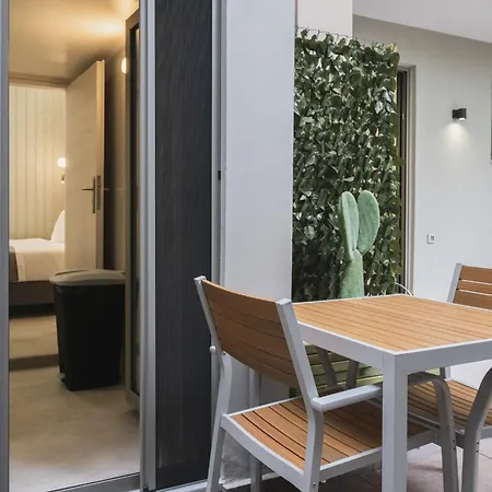 Apartment Peris 4 With Yard Steps To Old Town - Ac, Wifi *